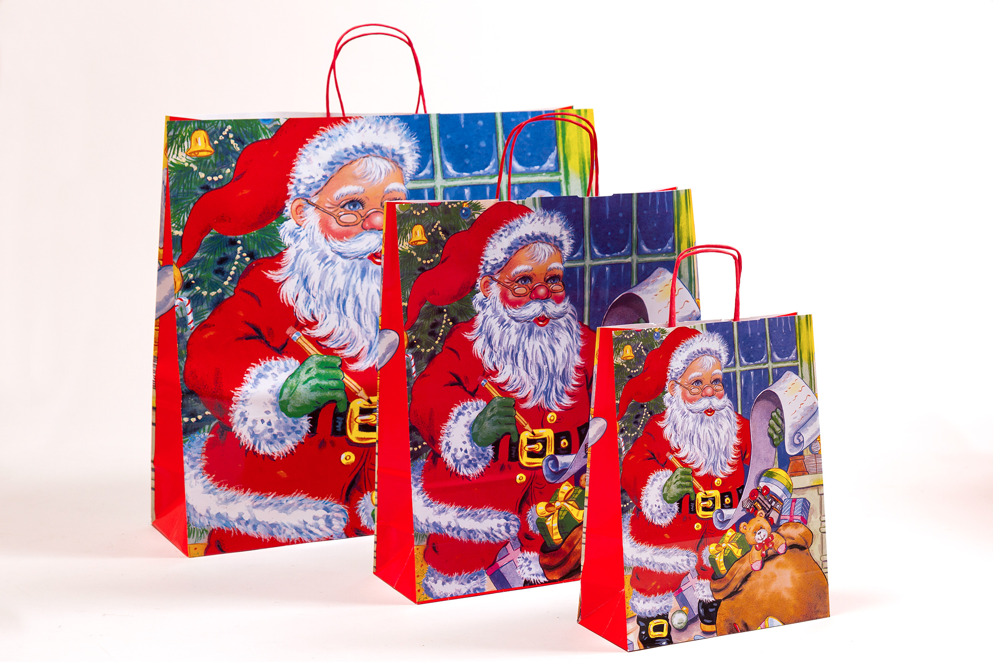 Gruppenbild Papiertragetaschen mit gedrehter Papierkordel Weihnachtsmann
