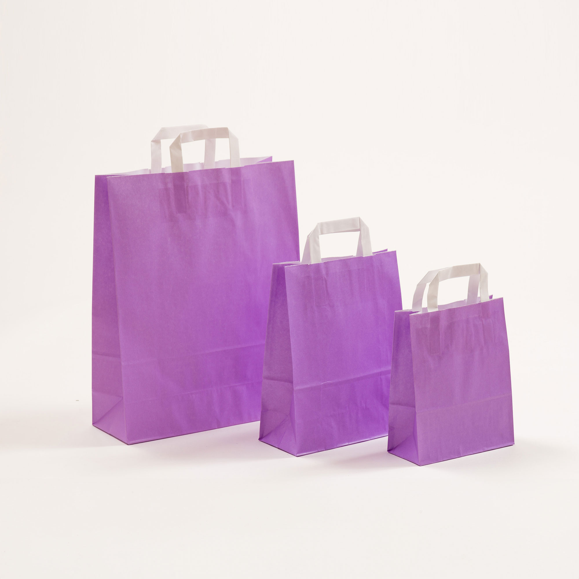 Gruppenbild Papiertragetaschen mit Flachhenkel violett