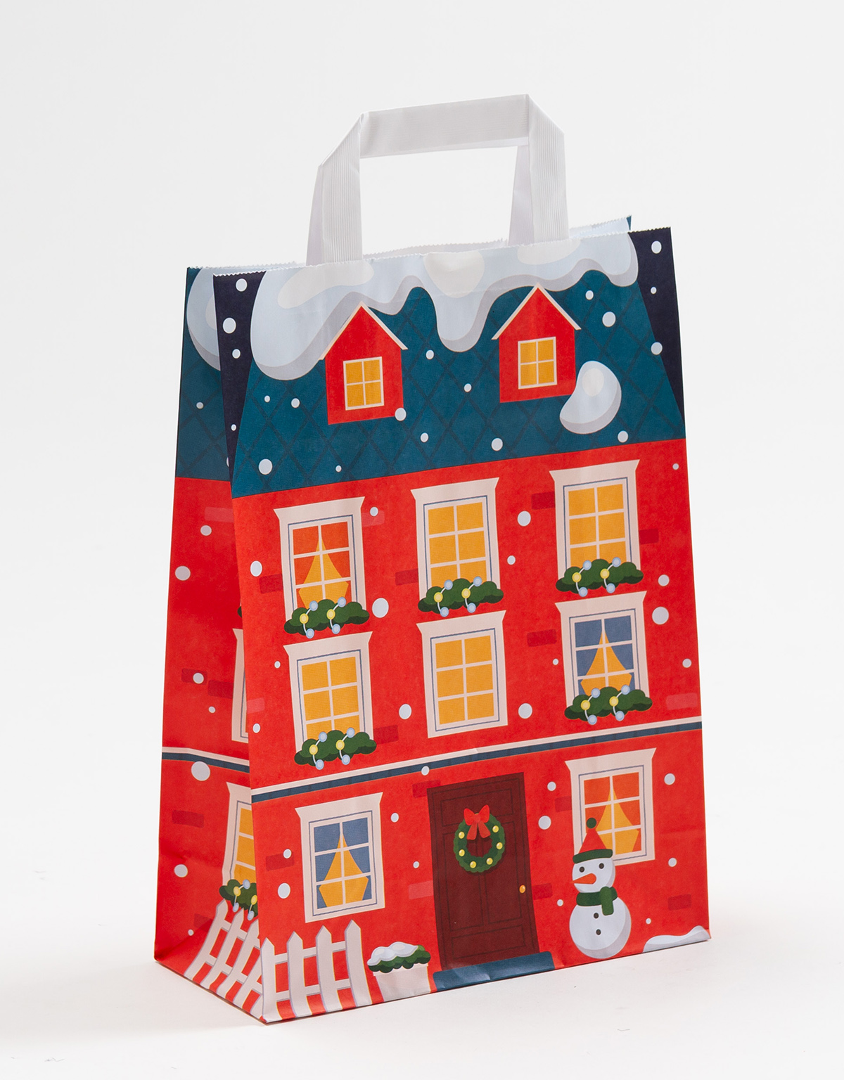 Produktbild Papiertragetaschen mit Flachhenkel - Winterhaus in der Größe 22 x 10 x 31 cm