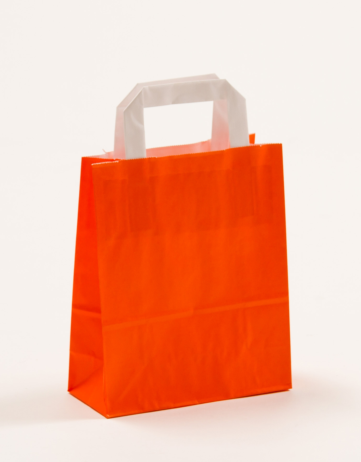 Produktbild Papiertragetaschen mit Flachhenkel organge in der Größe 18 x 8 x 22 cm