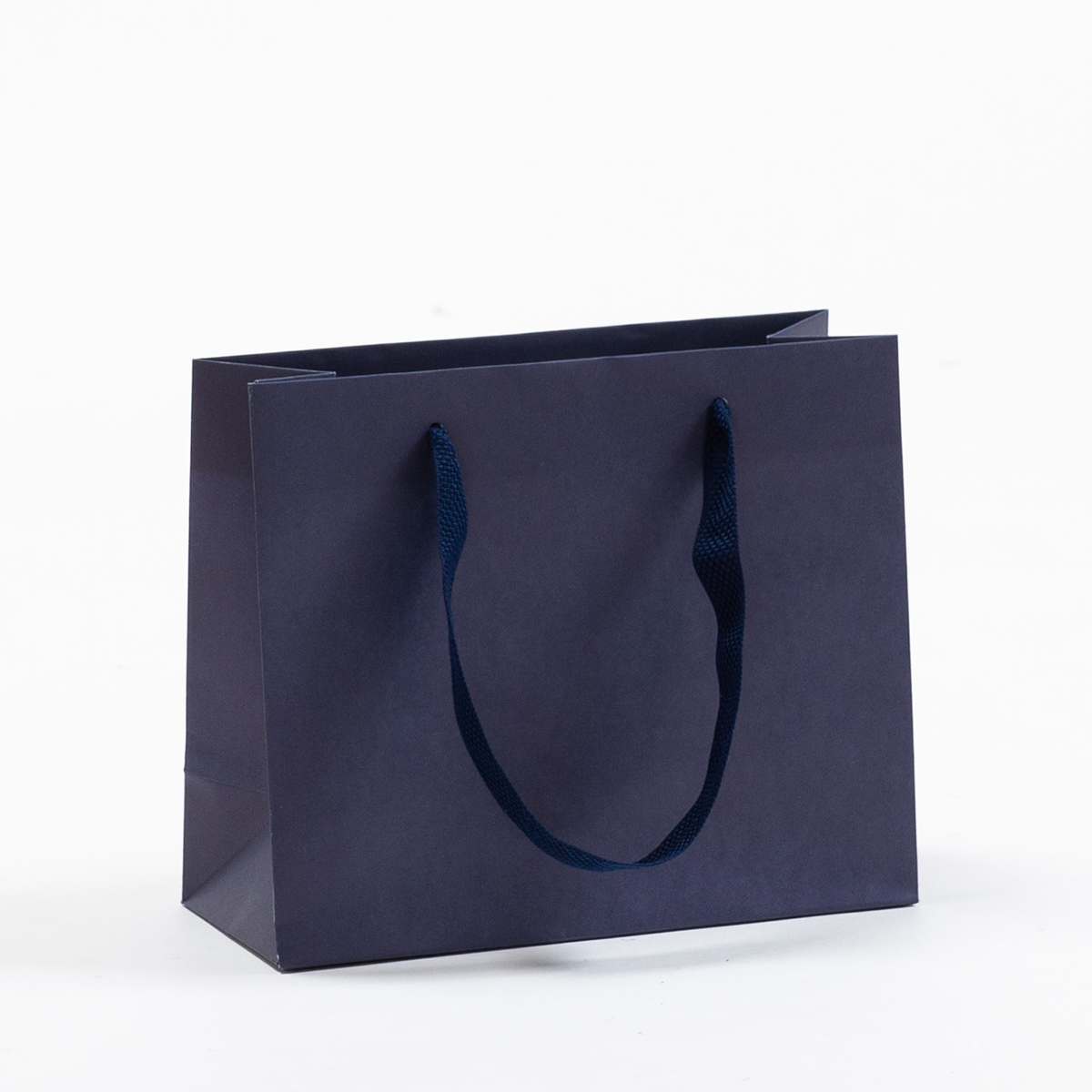 Produktbild Papiertragetaschen Royal mit Stoffbändern dunkelblau navy blau in der Größe 24 x 10 x 20 + 5 cm
