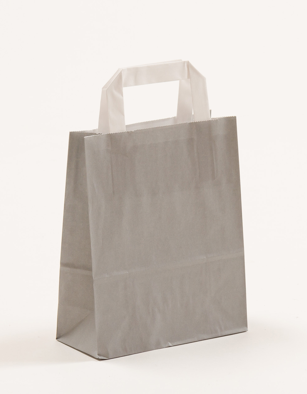 Produktbild Papiertragetaschen mit Flachhenkel grau in der Größe 18 x 8 x 22 cm