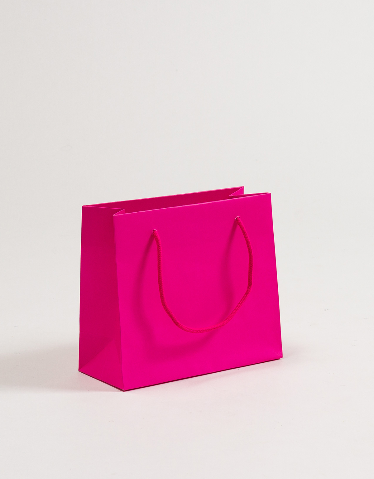 Produktbild Papiertragetaschen POP mit Baumwollkordeln pink in der Größe 23 x 10 x 20 + 5 cm