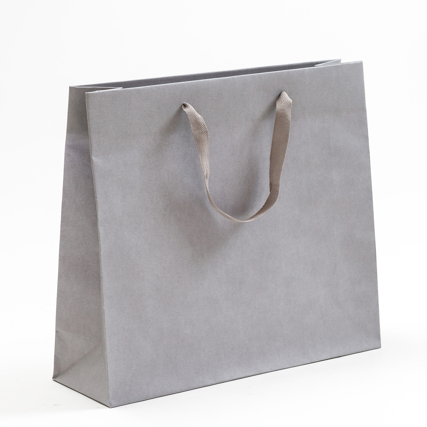 Produktbild Papiertragetaschen Royal mit Stoffbändern grau in der Größe 42 x 13 x 37 + 6 cm