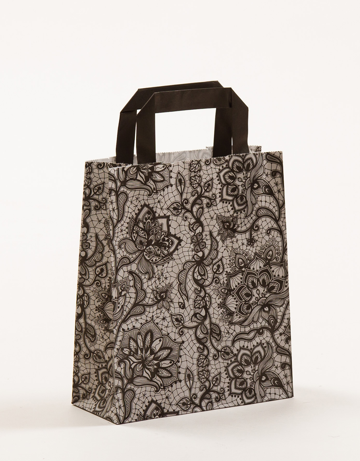 Produktbild Papiertragetaschen mit Flachhenkel - Spitze schwarz in der Größe 18 x 8 x 22 cm