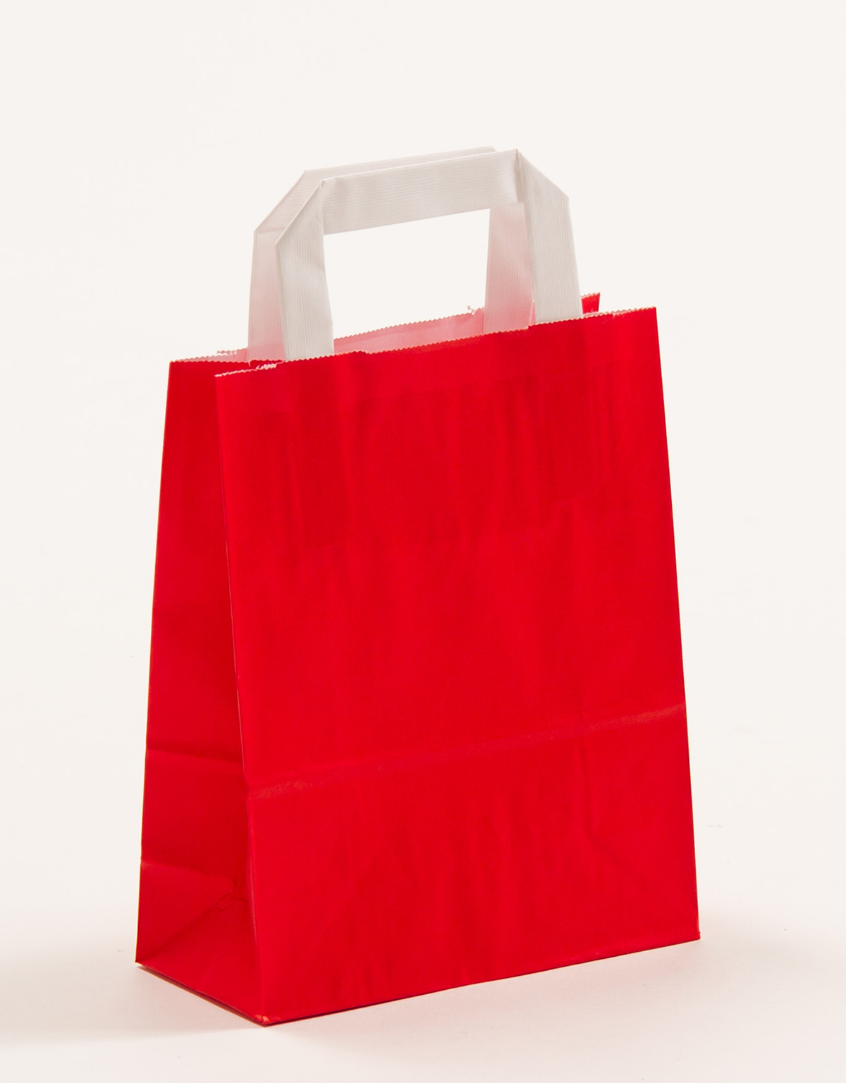 Produktbild Papiertragetaschen mit Flachhenkel rot in der Größe 18 x 8 x 22 cm