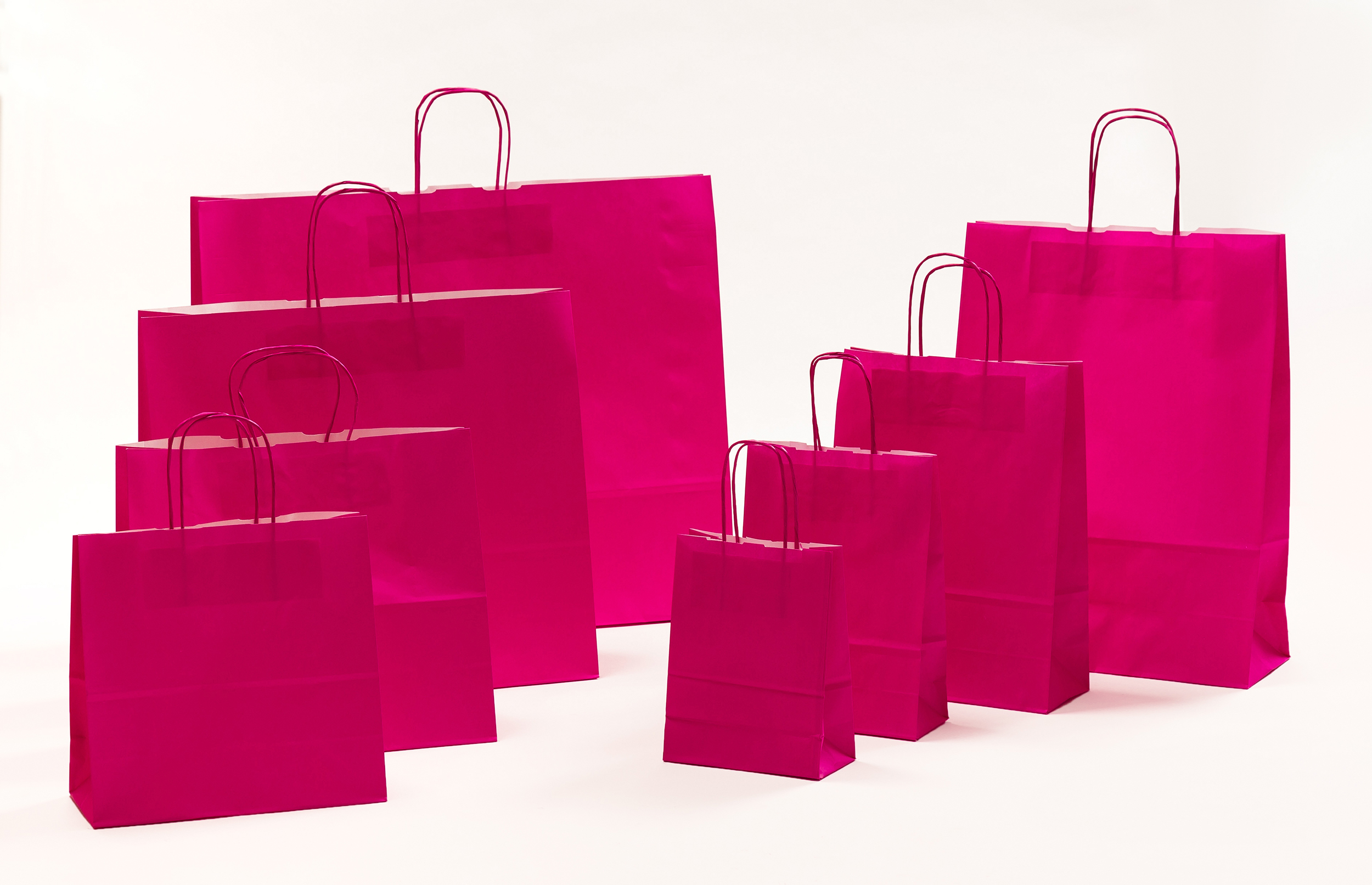 Gruppenbild Papiertragetaschen COLOR mit gedrehter Papierkordel pink