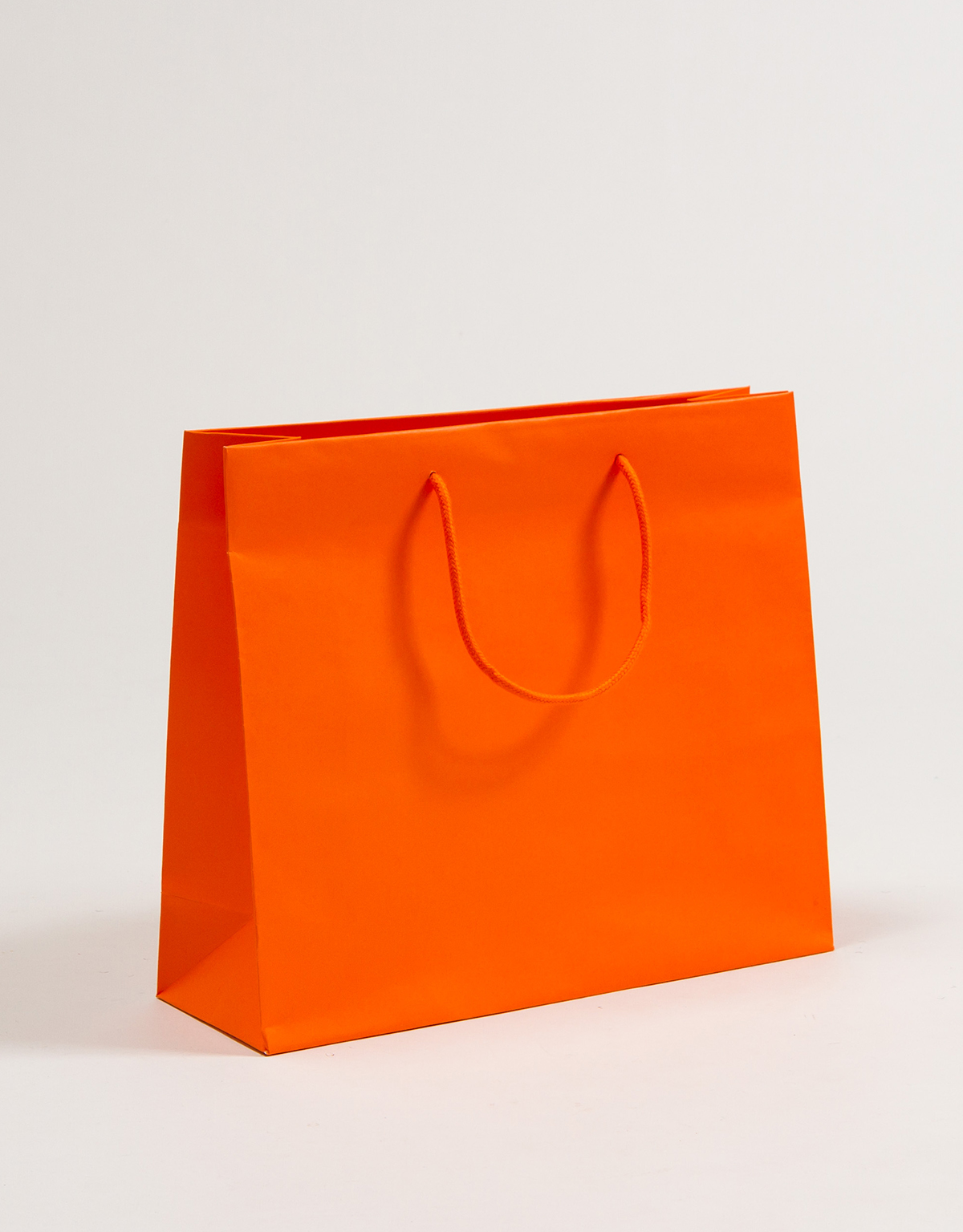Produktbild Papiertragetaschen POP mit Stoffkordel orange in der Größe 36 x 12 x 31 + 5 cm