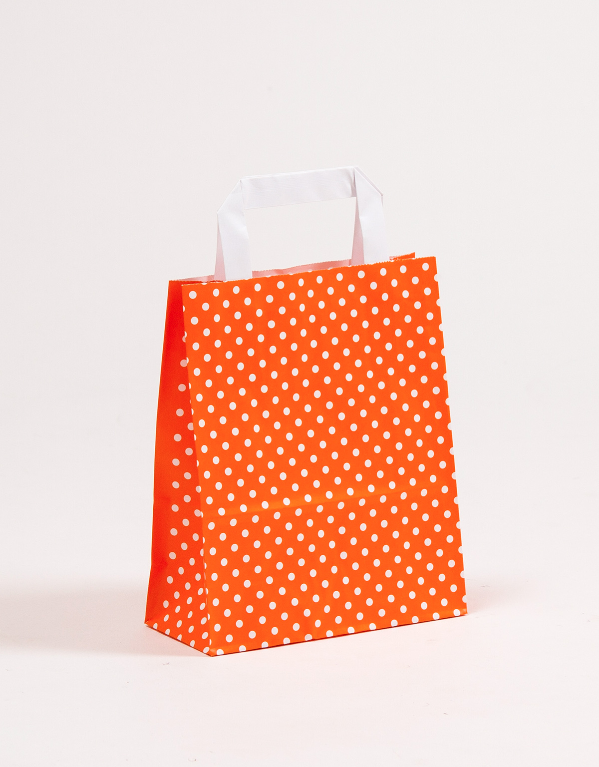 Produktbild SALE Papiertragetaschen mit Flachhenkel Orange mit Punkten in der Größe 18 x 8 x 22 cm