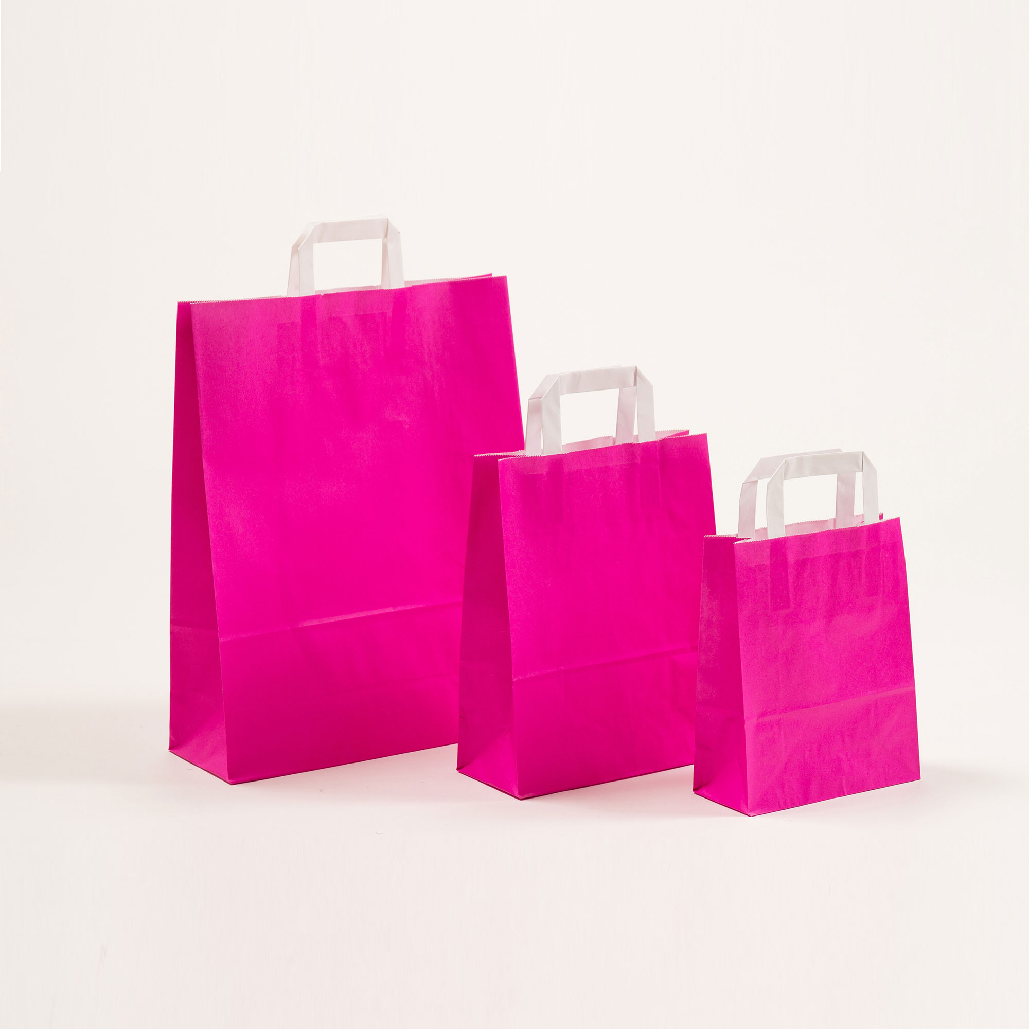 Gruppenbild Papiertragetaschen mit Flachhenkel pink